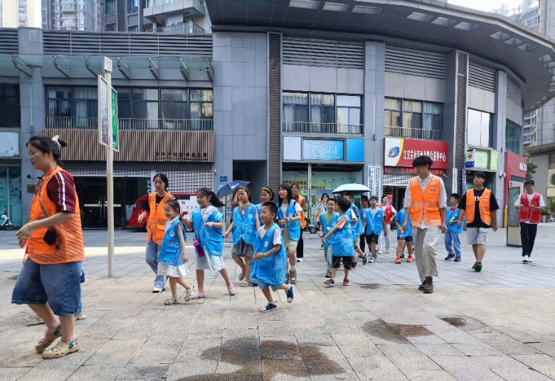 ��Ϧ���`ꠔy���Ҹ��҃�ͯ�Ѻðlչ����������ĺͽ��h