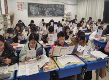 ���ĸУ�У��H��С���