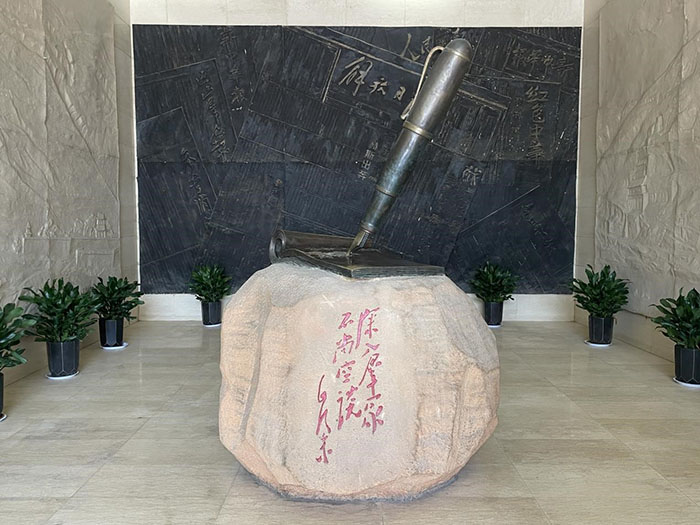 ɽ�܌W�������l(xi��ng)��̽�����tɫ��ɽ���ϰl(f��)���ġ��tɫ늲���