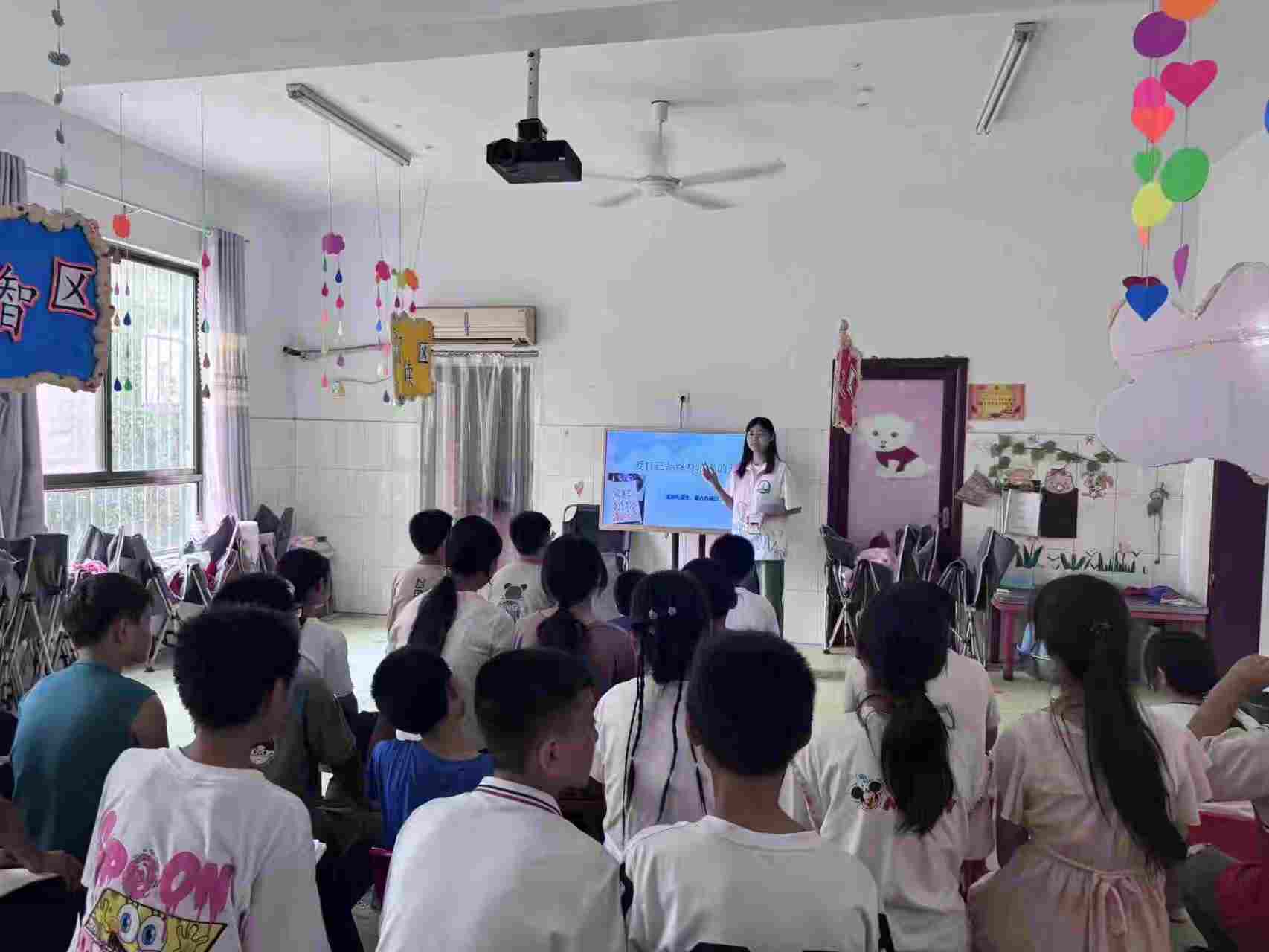  lĽ`Уͯclд㟒ഺɫ